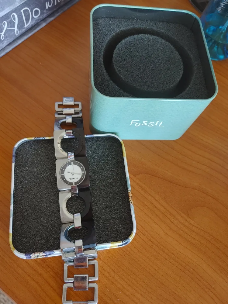Fossil Women's Watch with Original Box image indicator(3)