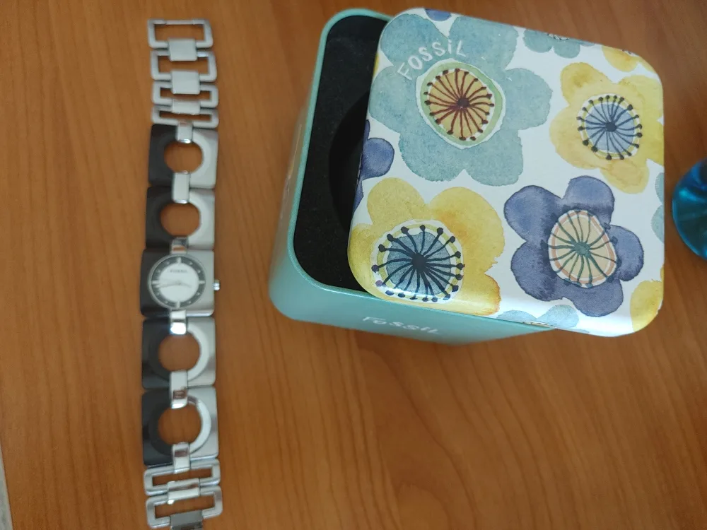 Fossil Women's Watch with Original Box image indicator(5)