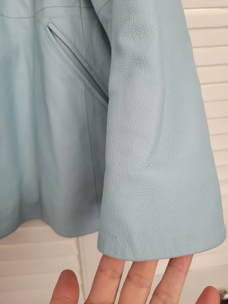 100 % Leather Jacket - Size Large image indicator(2)