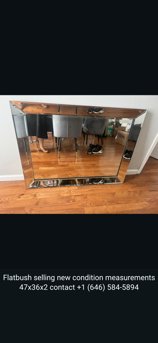 New Mirror (47x36x2)