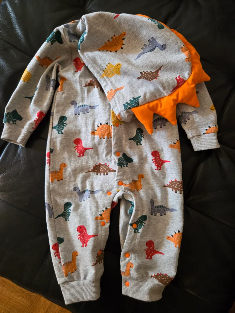 Dinosaur Print Onesie Size 80 🇨🇦 thumbnail
