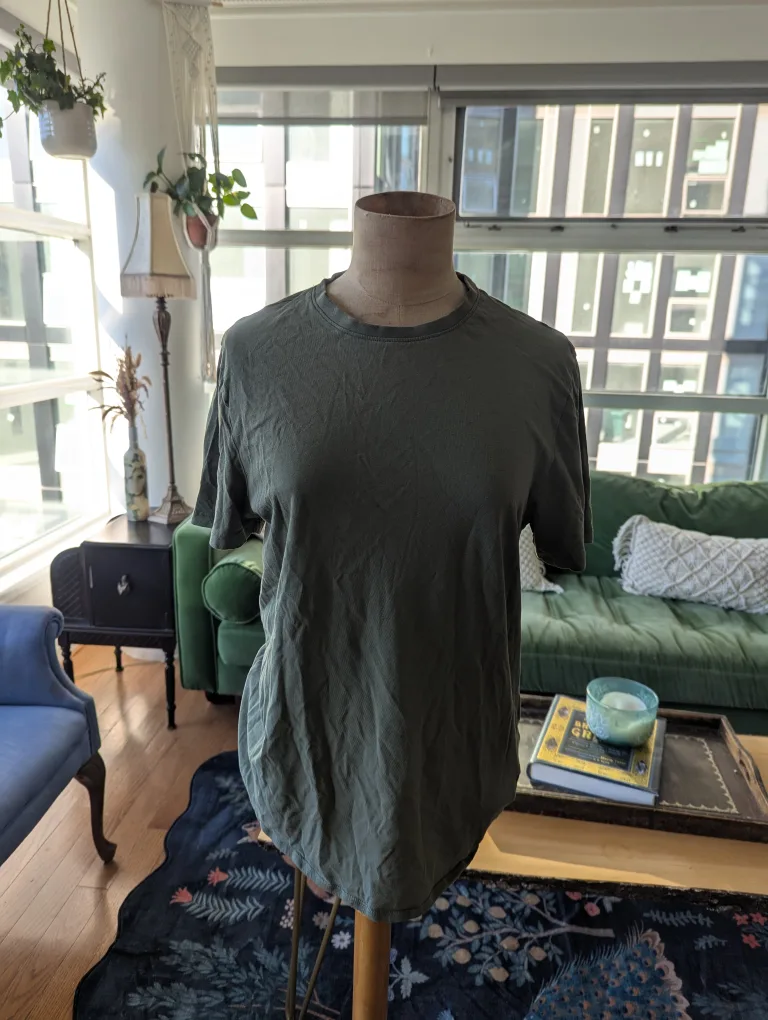 Men's Regular Small Fit T-shirt thumbnail
