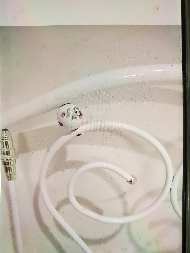 White Metal Heart Design Headboard image indicator(2)