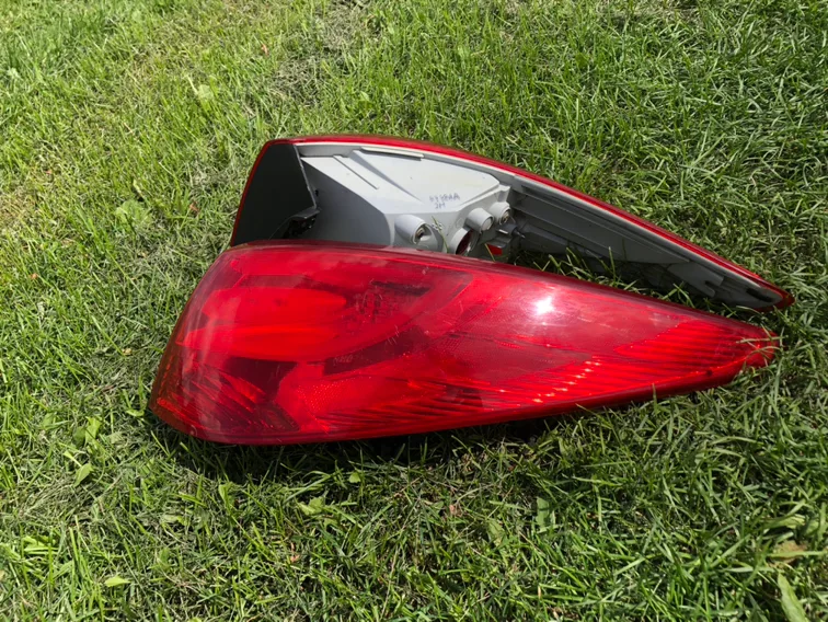 Orignal set of Hyundai Tucson 2010-2015 rear Tail lights image indicator(7)