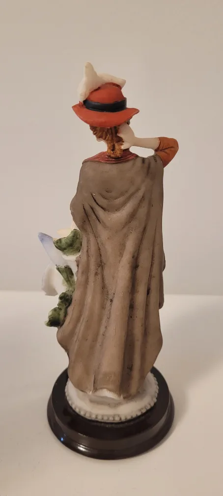 Vintage Lady Figurine with Flowers 🇨🇦🍁 image indicator(5)