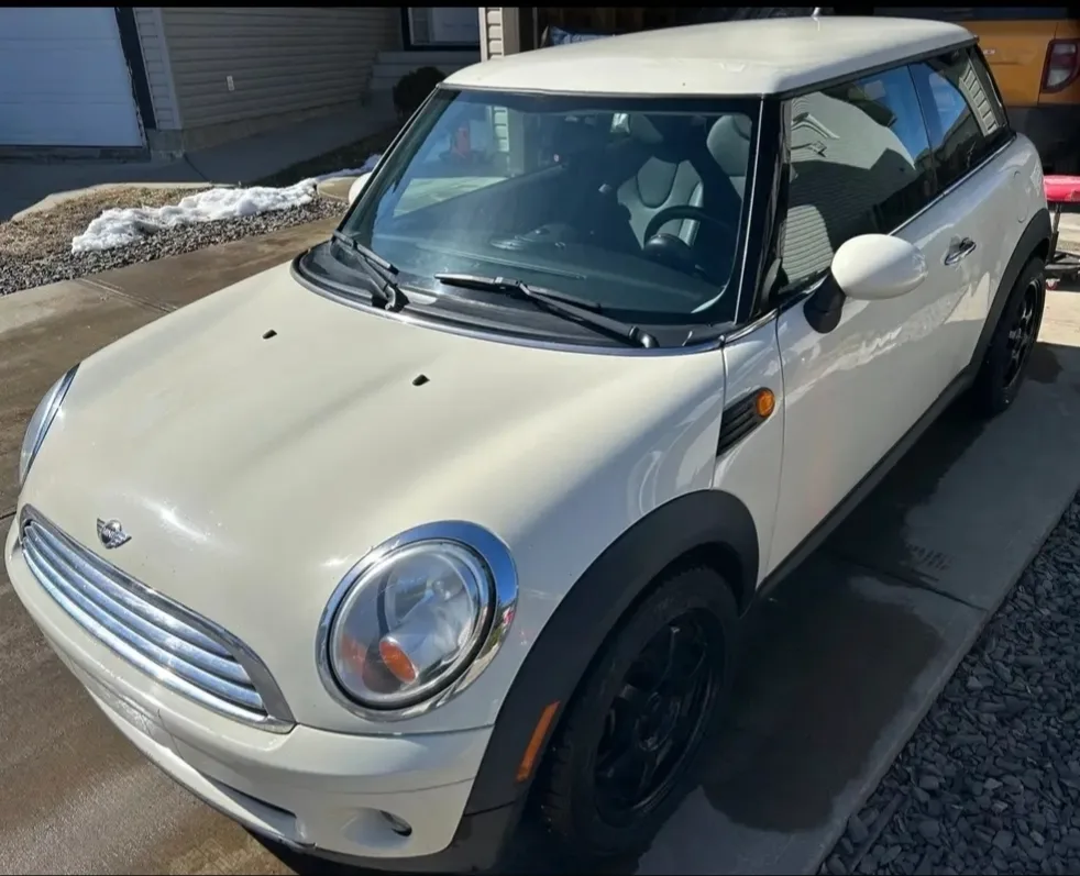 2010 MINI Cooper thumbnail