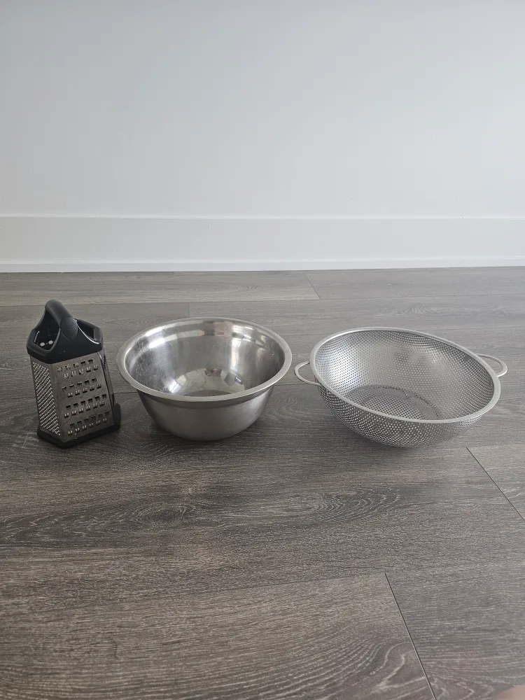 Kitchen Utensils: Grater, Bowl, Colander thumbnail