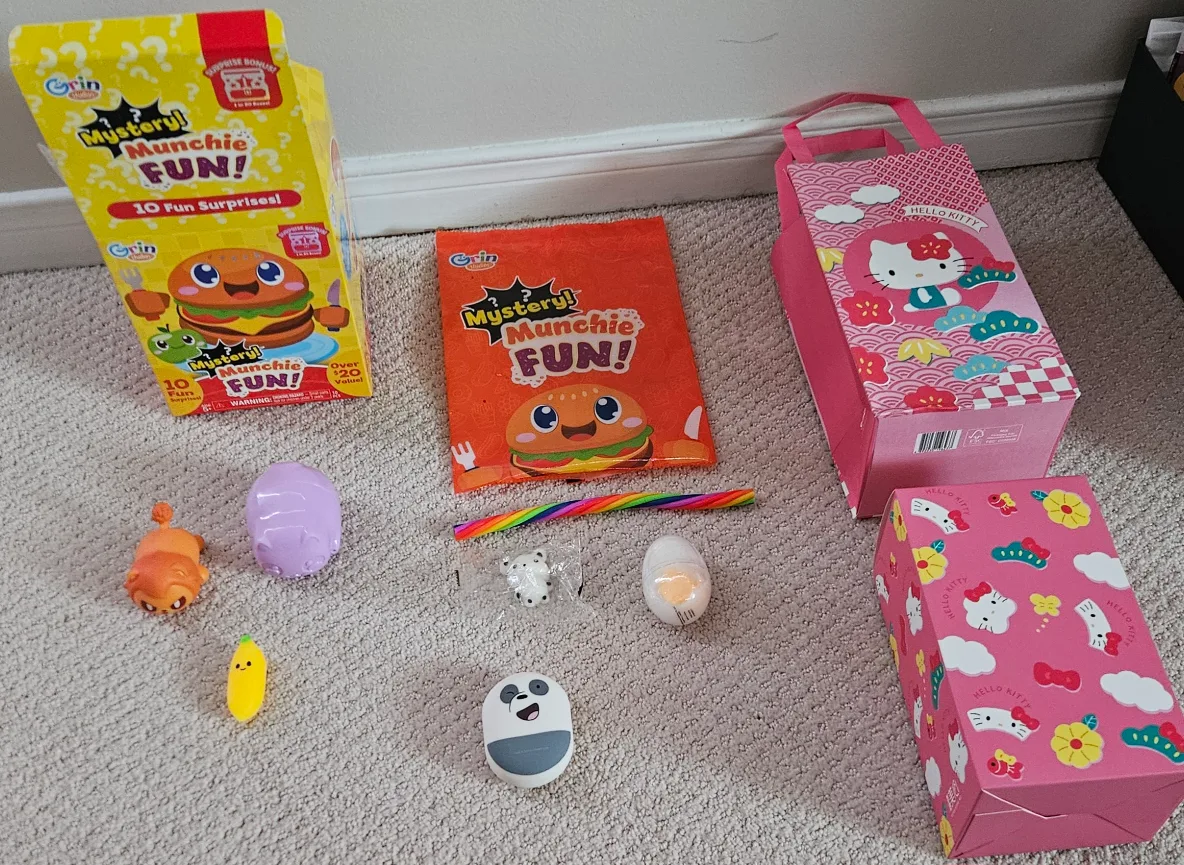 Toys and Hello Kitty Bag image indicator(2)