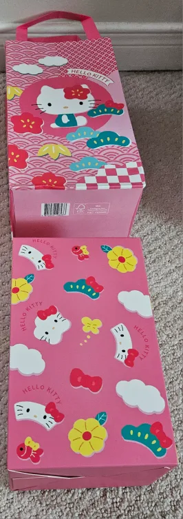 Toys and Hello Kitty Bag image indicator(5)