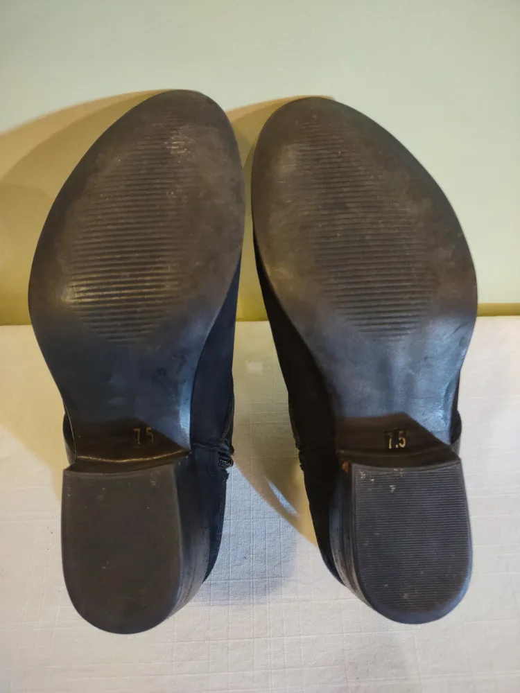 Steve Madden Black Leather Ankle Boots - Size 7.5 image indicator(7)