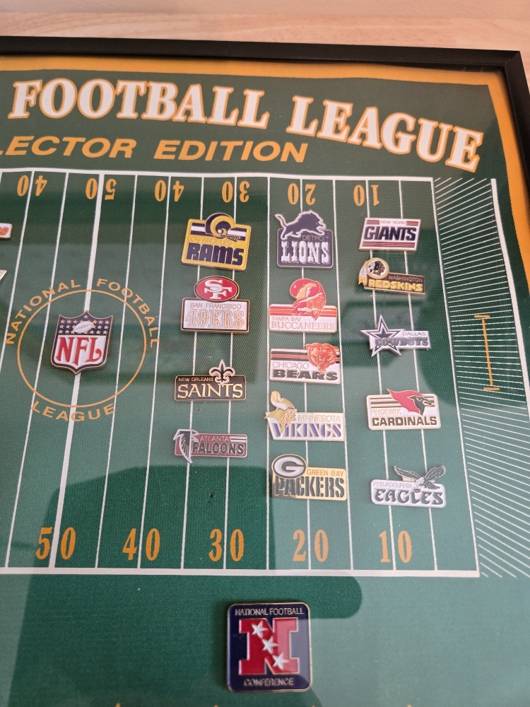 Vintage  NFL Collector Edition Framed Pin Set - photo 4