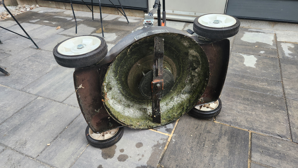 Black & Decker ElectroMulch Lawnmower - photo 3