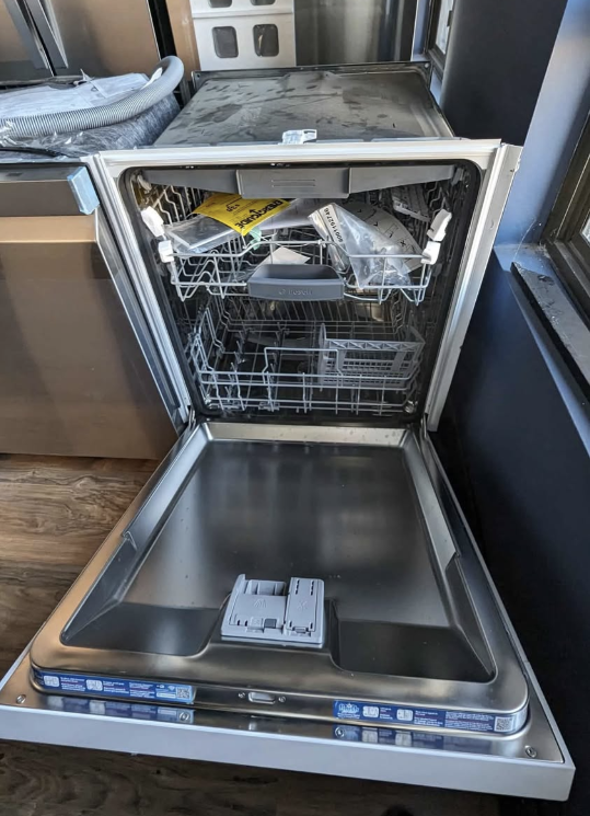 Bosch 300 Series 24" Smart Built-In Dishwasher – White - photo 2