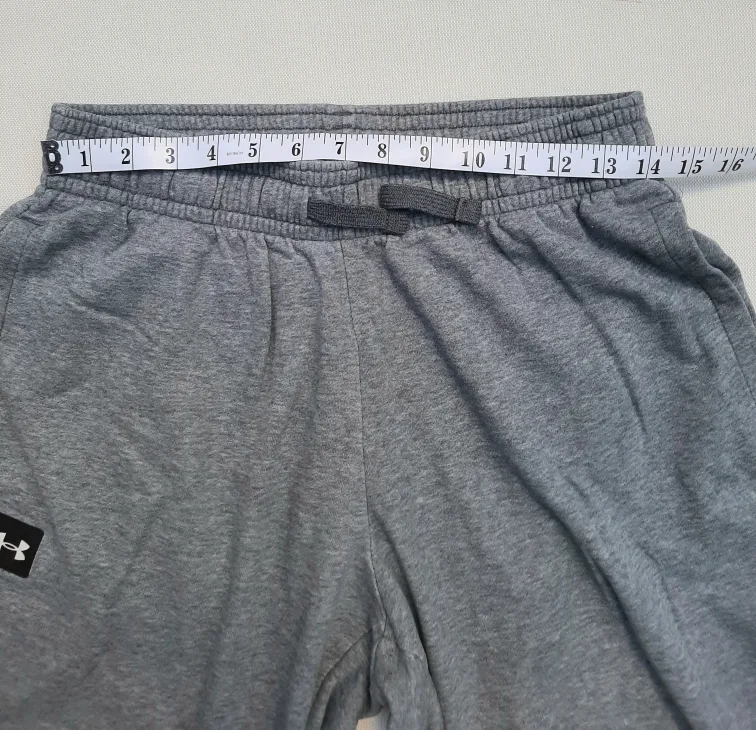 Under Armour Grey Sweatpants - Size M image indicator(5)