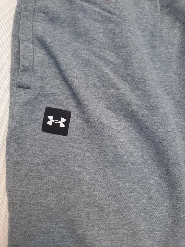 Under Armour Grey Sweatpants - Size M image indicator(8)