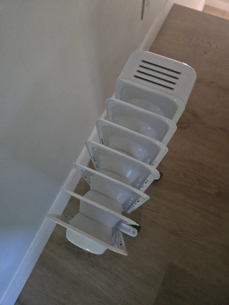 Two NOMA Oil Filled Radiator Heaters - White 🇨🇦 image indicator(4)