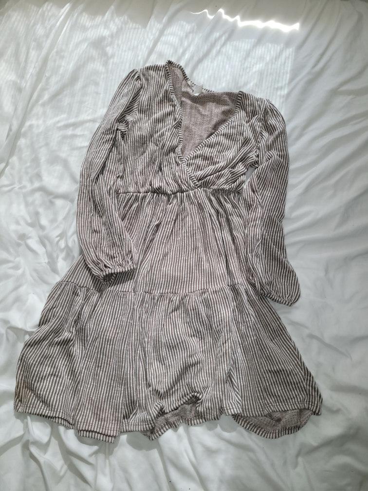 Free Clothing Lot: Jeans, Dress, Skirt & Hangers - photo 3