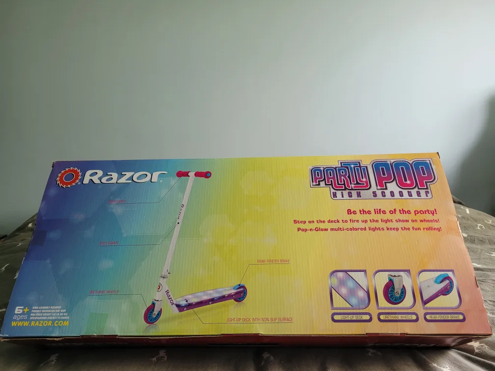 Brand new Party Pop n Glow Kick Scooter image indicator(3)