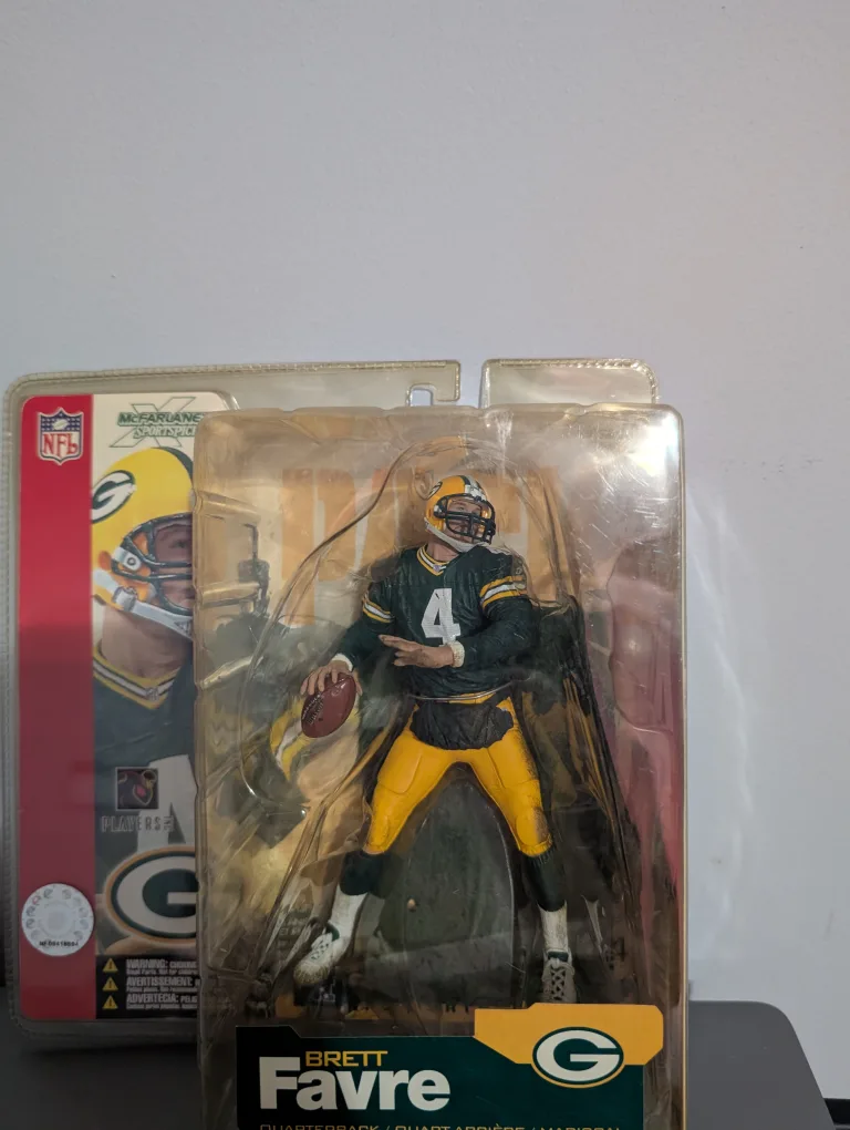 Brett Favre McFarlane SportsPicks Figurine thumbnail