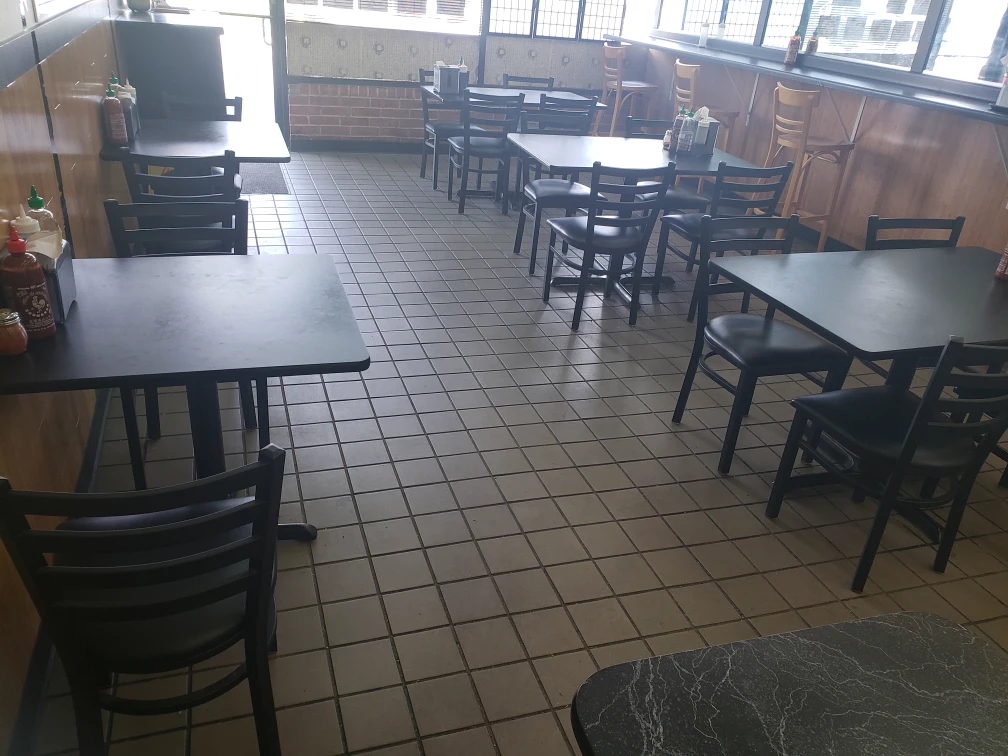 commercial dinning table and chairs - photo 3