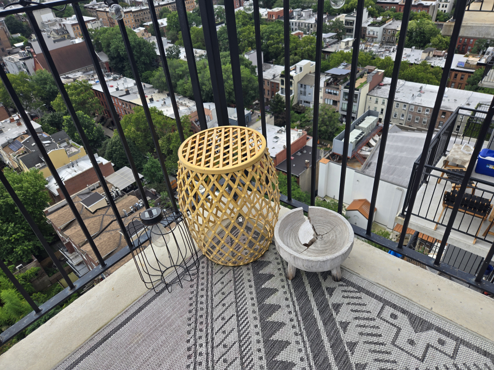 Outdoor patio furniture and rug - photo 2