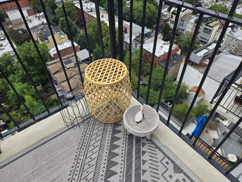 Outdoor patio furniture and rug - photo 5