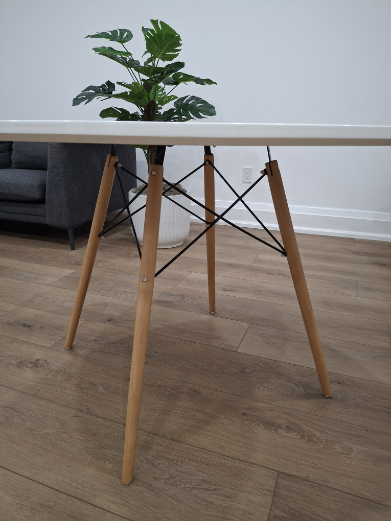 Structube White Round Dining Table