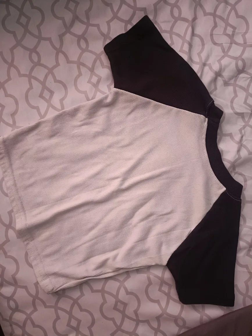 Brandy Melville Malibu T-Shirt image indicator(2)