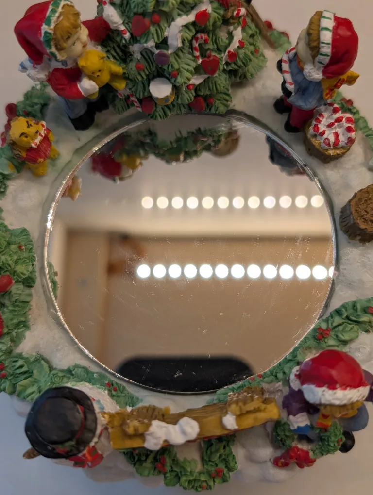 Santa's Skating Pond Wind-up Music Box With Skating Person image indicator(6)