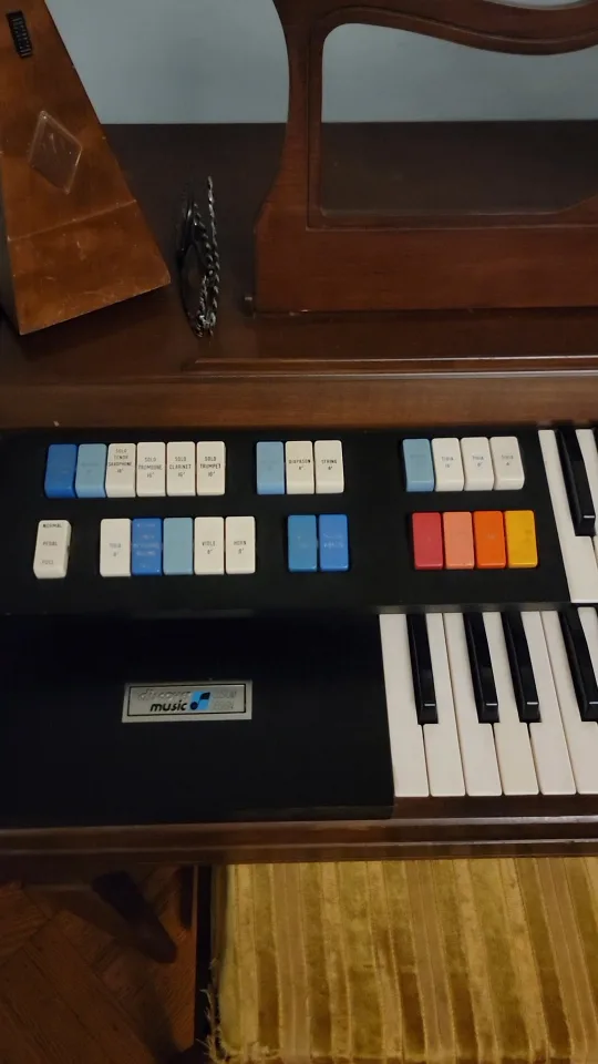 Wurlitzer Organ with Bench image indicator(3)