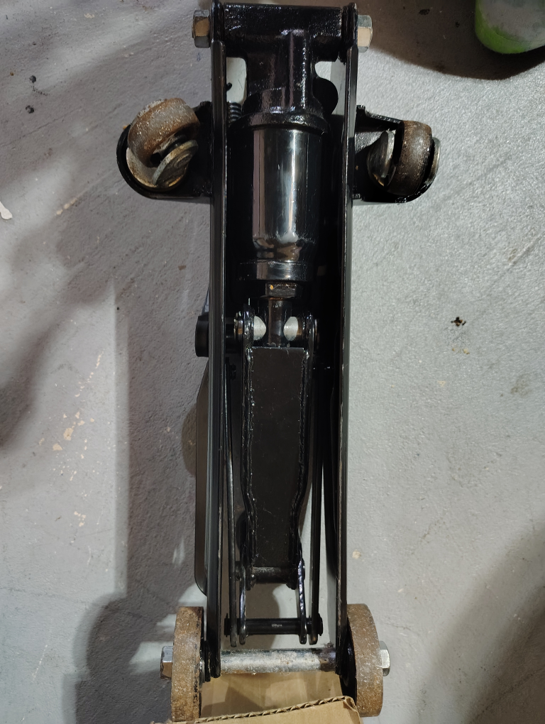 MotoMaster 2-Ton Hydraulic Trolley Jack - photo 2