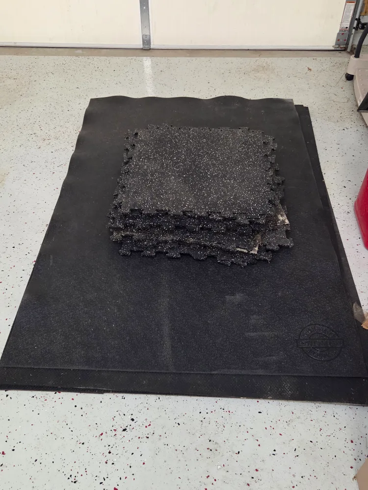 Black Rubber Gym Flooring Mats thumbnail