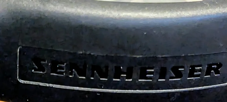 Sennheiser wired HD-461 headphones image indicator(2)