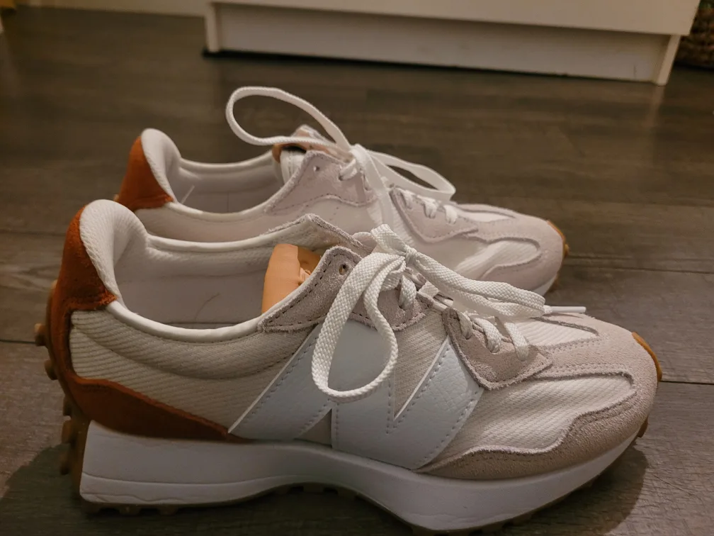 New Balance 327 Sneakers thumbnail