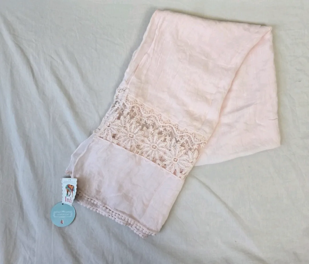 Brand new with tag Pink Viscose Shawl 🌸🌺💖✨️ thumbnail