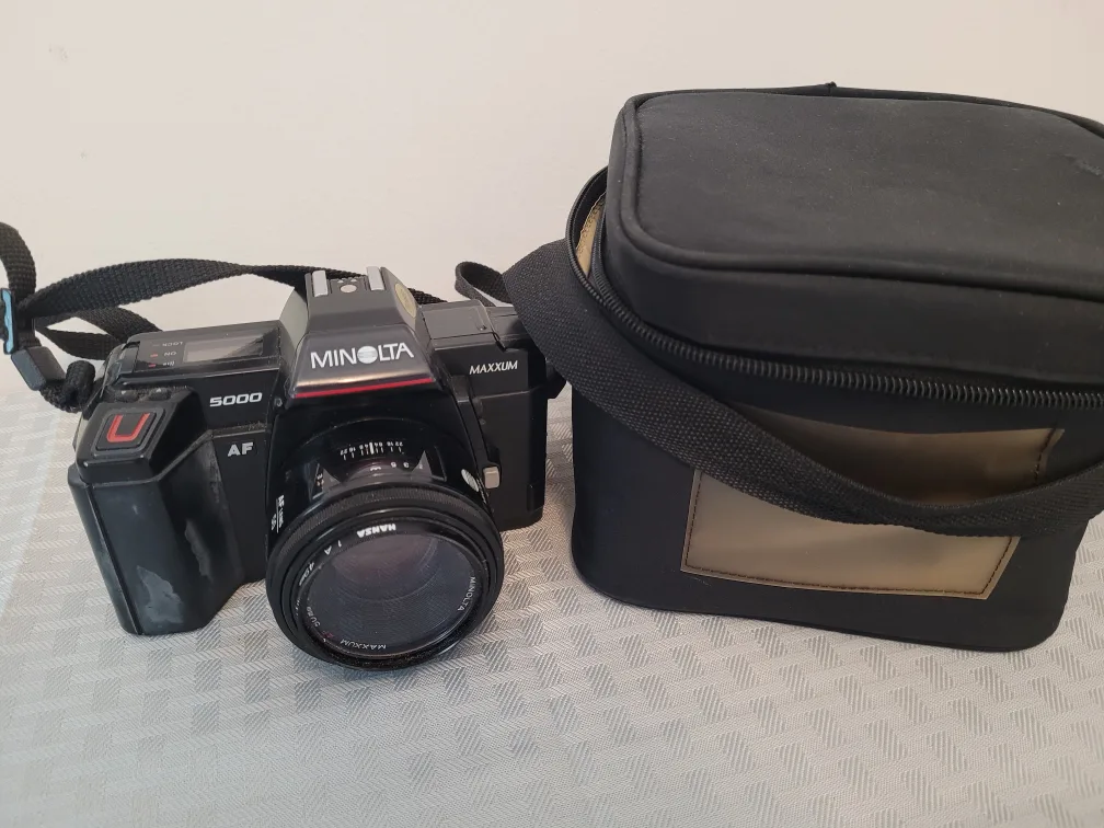 Vintage Minolta Maxxum 5000 AF Film Camera thumbnail