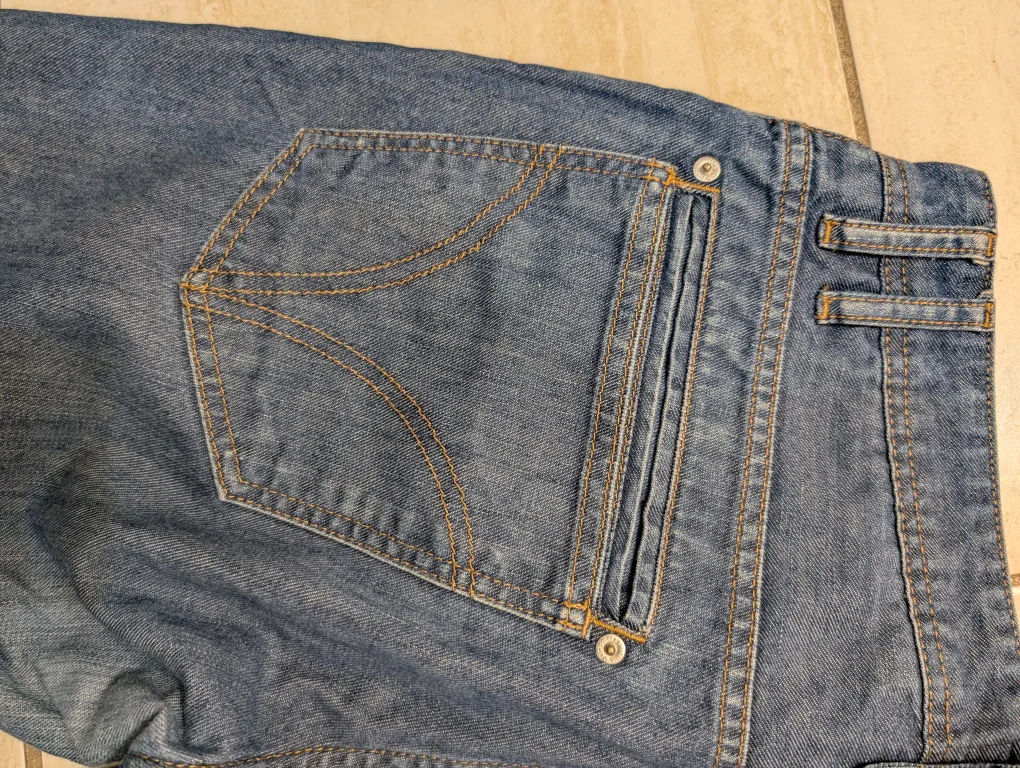 D&G Dolce & Gabbana Jeans - Magic Fit - 34" x 29 1/2"' image indicator(4)