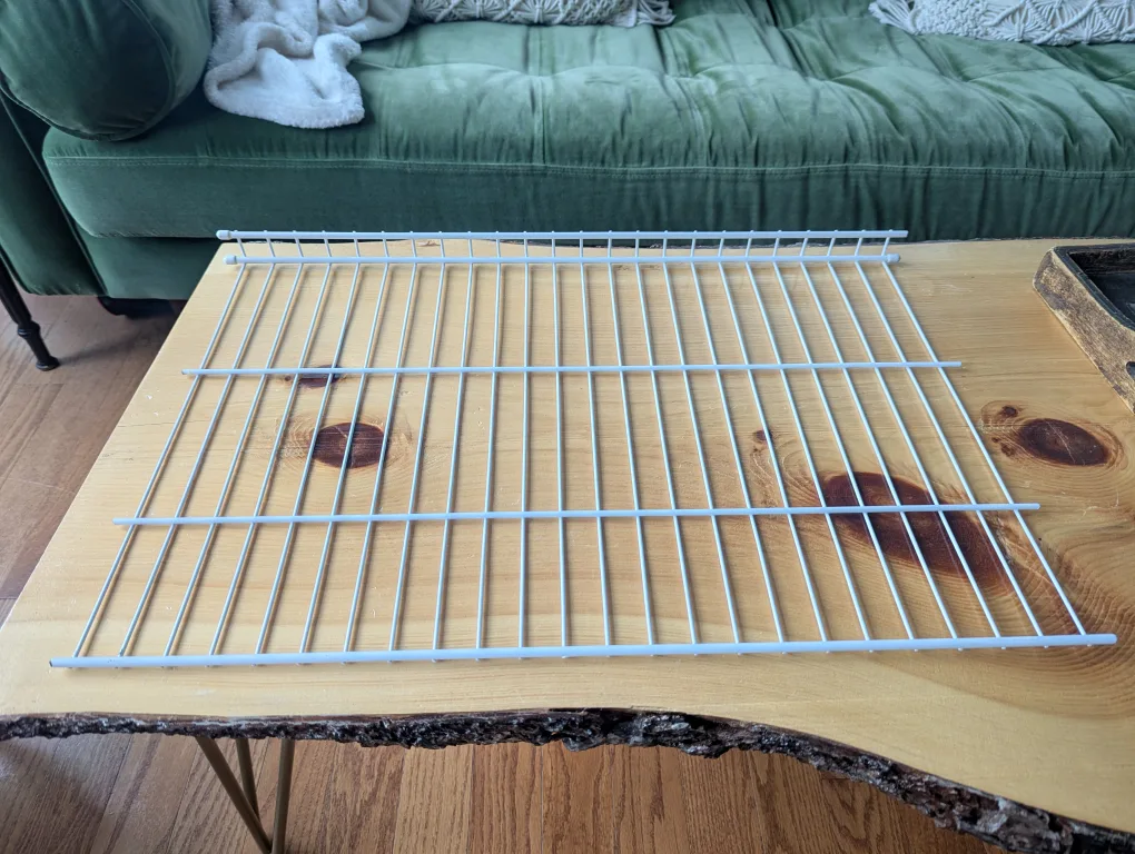 23" White Wire Shelf thumbnail