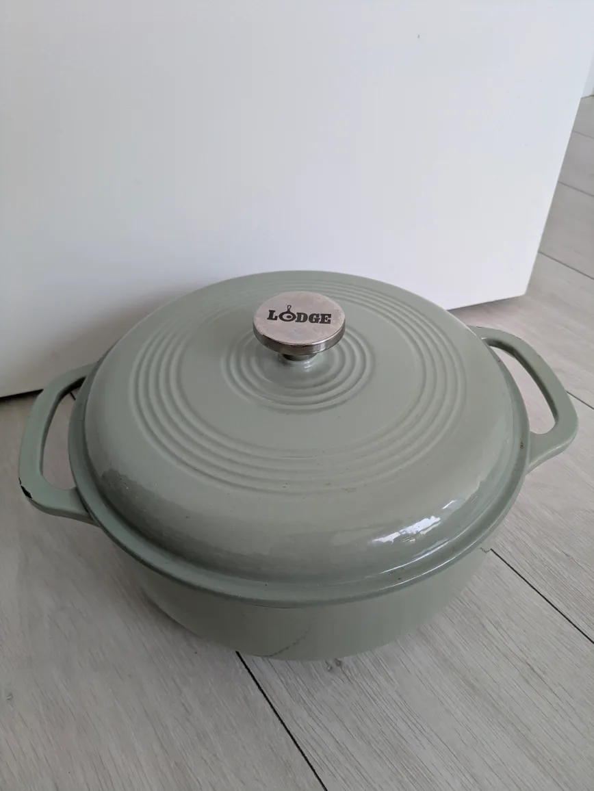 Lodge Dutch Oven, Sage Green image indicator(2)