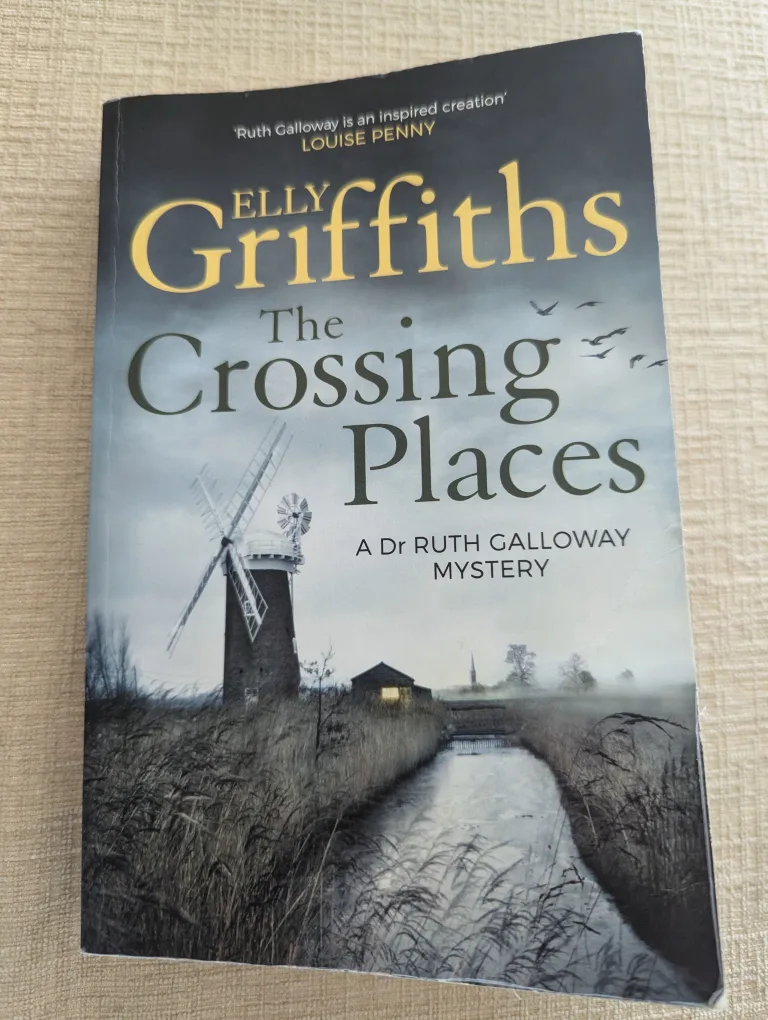 The Crossing Places by Elly Griffiths thumbnail