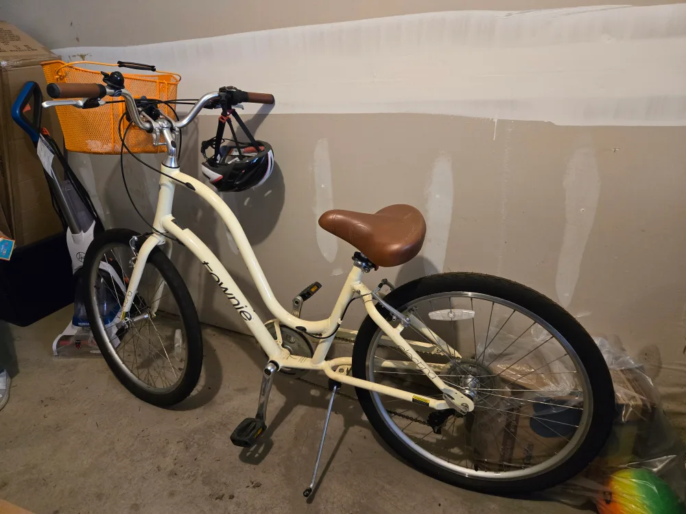 Townie Cream-Colored Bike thumbnail