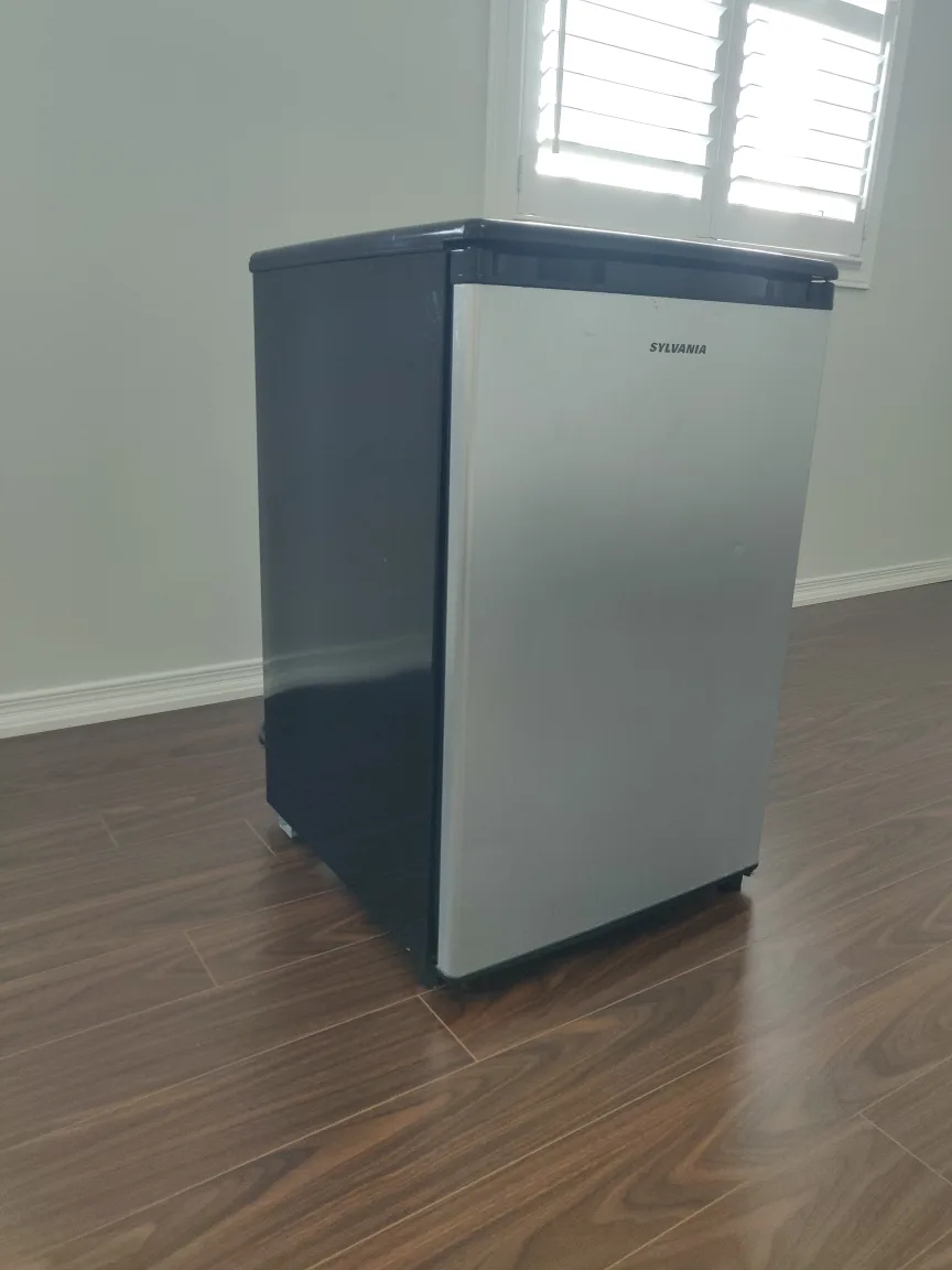 Sylvania Mini Fridge thumbnail