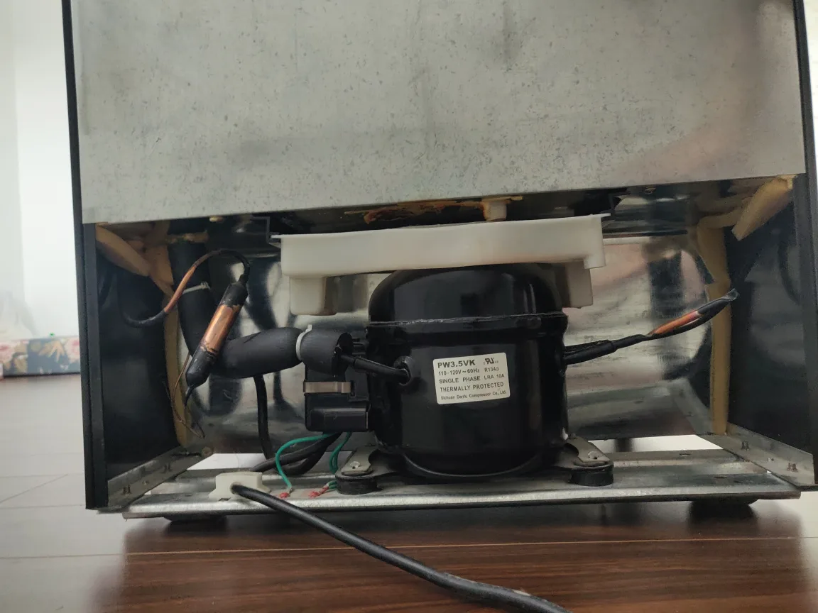 Sylvania Mini Fridge image indicator(6)