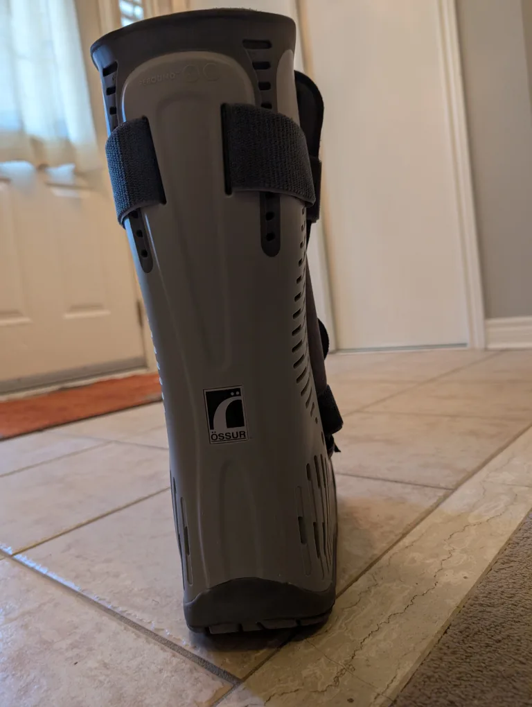 🇨🇦Össur Rebound Air Walker Boot thumbnail