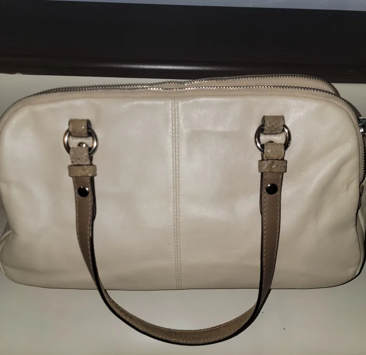 Coach Cream Leather Handbag image indicator(3)