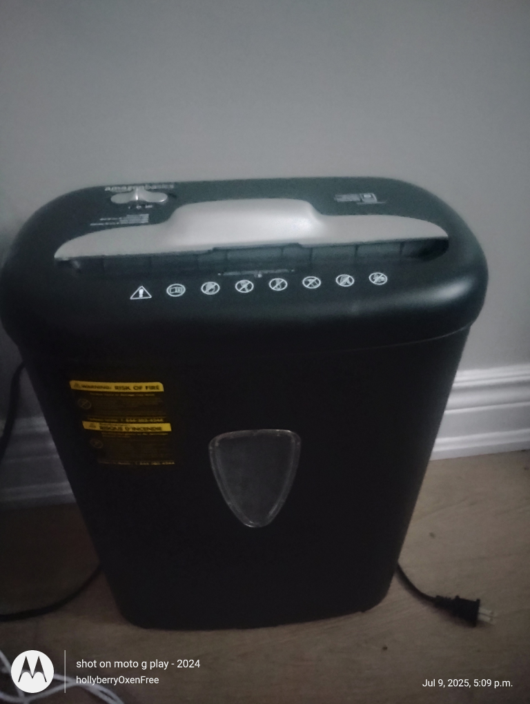 AmazonBasics Paper Shredder