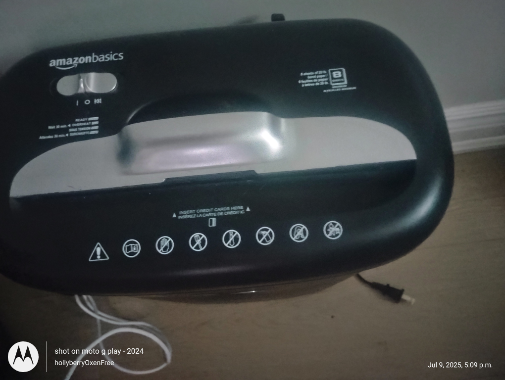 AmazonBasics Paper Shredder - photo 2