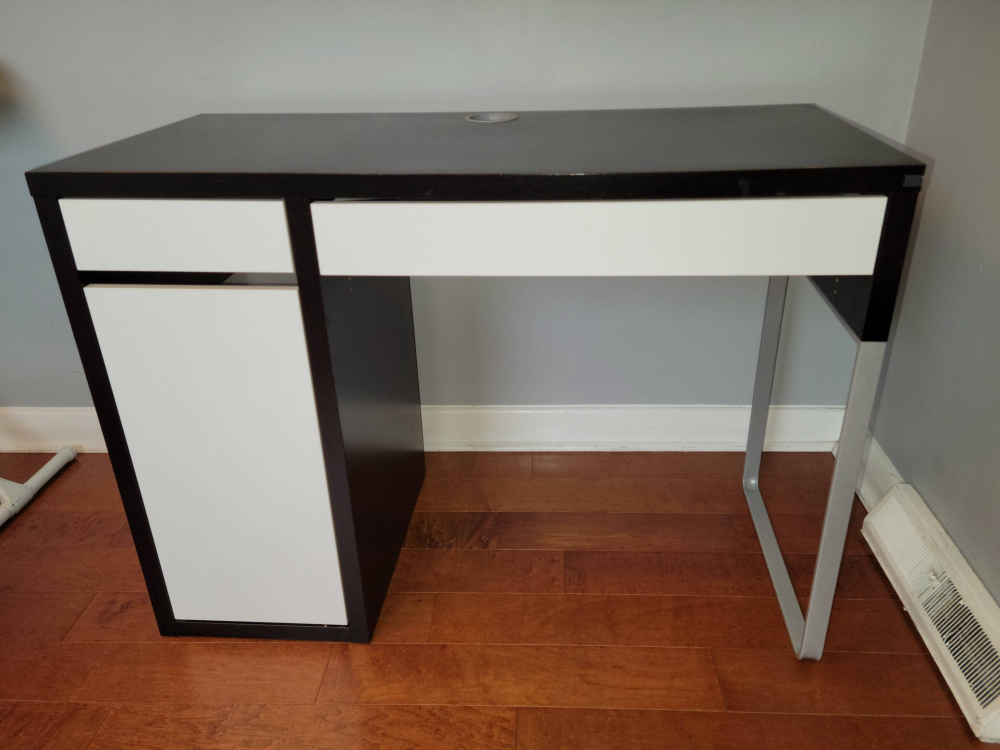 Desk - Black & White
