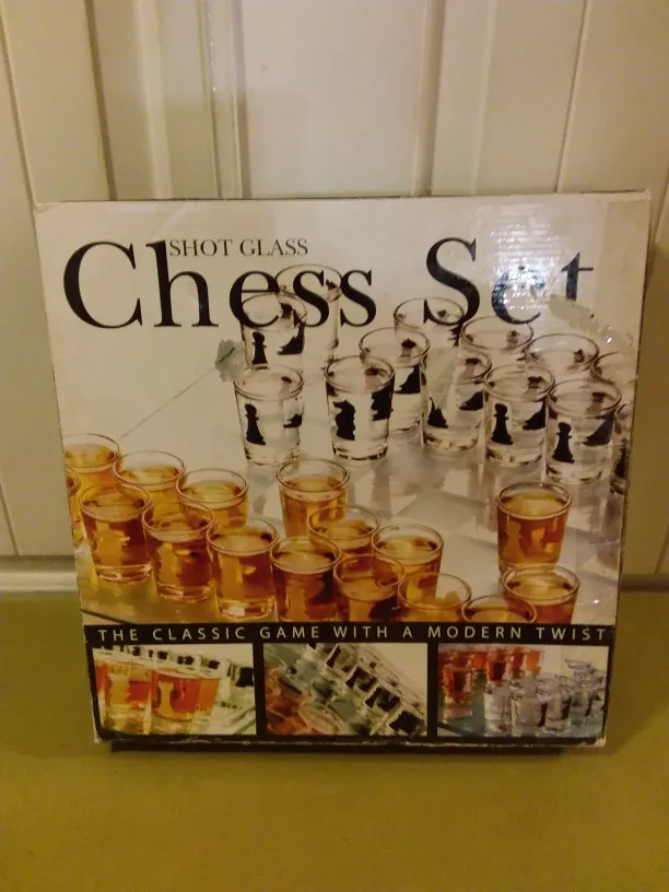 Shot Glass Chess Set 🆕 🇨🇦 thumbnail
