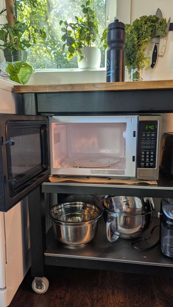 Danby Microwave - Great Condition! - photo 2